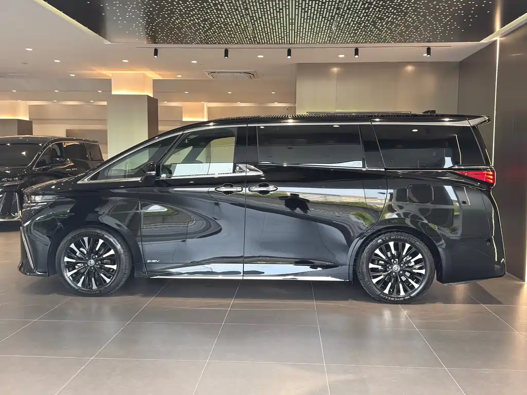 Toyota Alphard — миниатюра 4