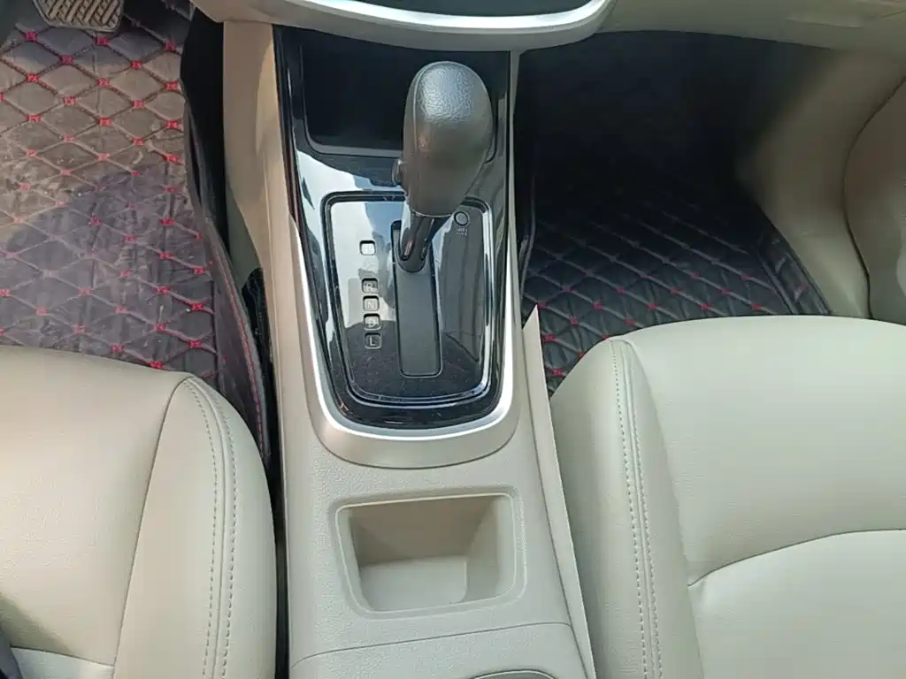 Nissan Tiida — миниатюра 14
