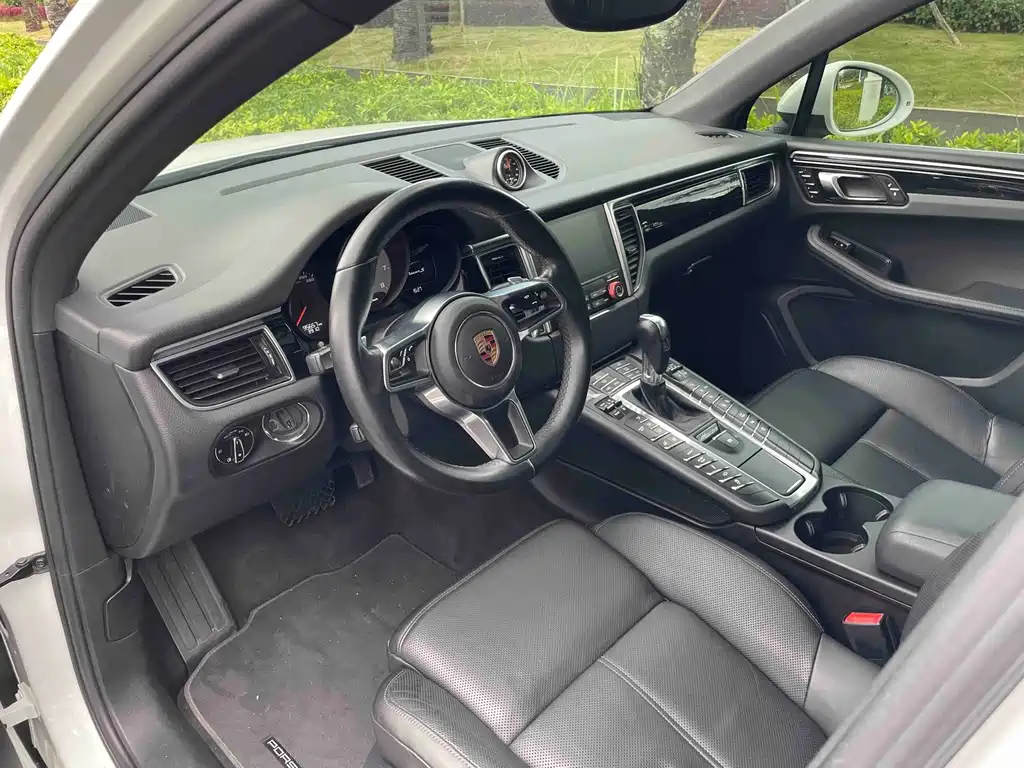 Porsche Macan — миниатюра 10