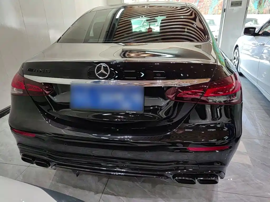 Mercedes-Benz E-Class — миниатюра 6