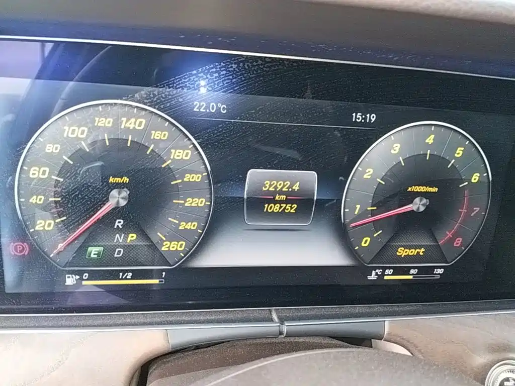 Mercedes-Benz E-Class — миниатюра 12