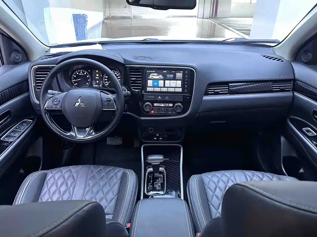 Mitsubishi Outlander — миниатюра 19
