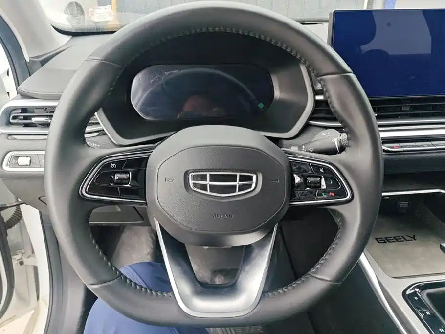 Geely Emgrand — миниатюра 15