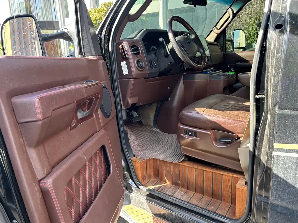 Ford E350 — миниатюра 8