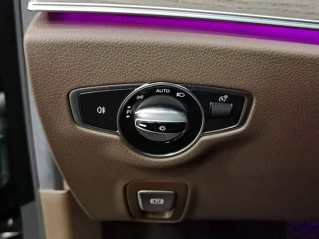 Mercedes-Benz E-Class 2023 — фото 21