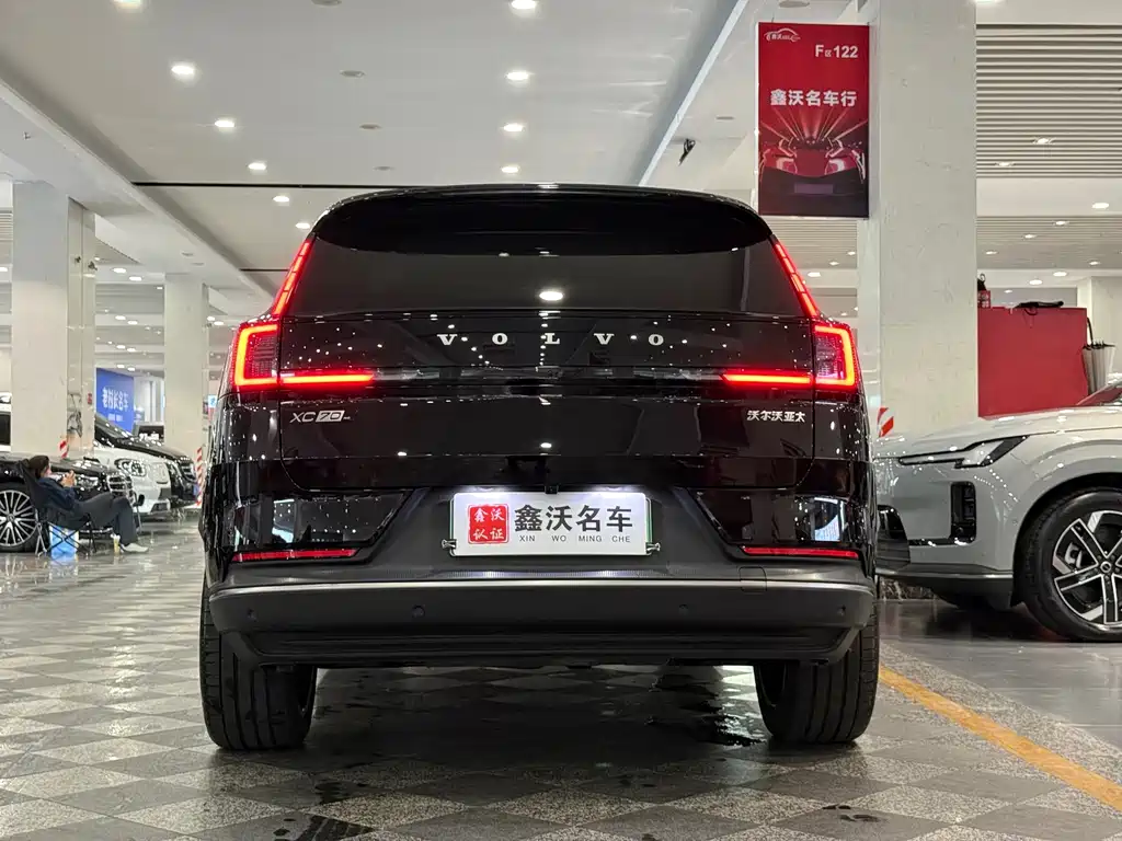 Volvo XC70 PHEV — миниатюра 3