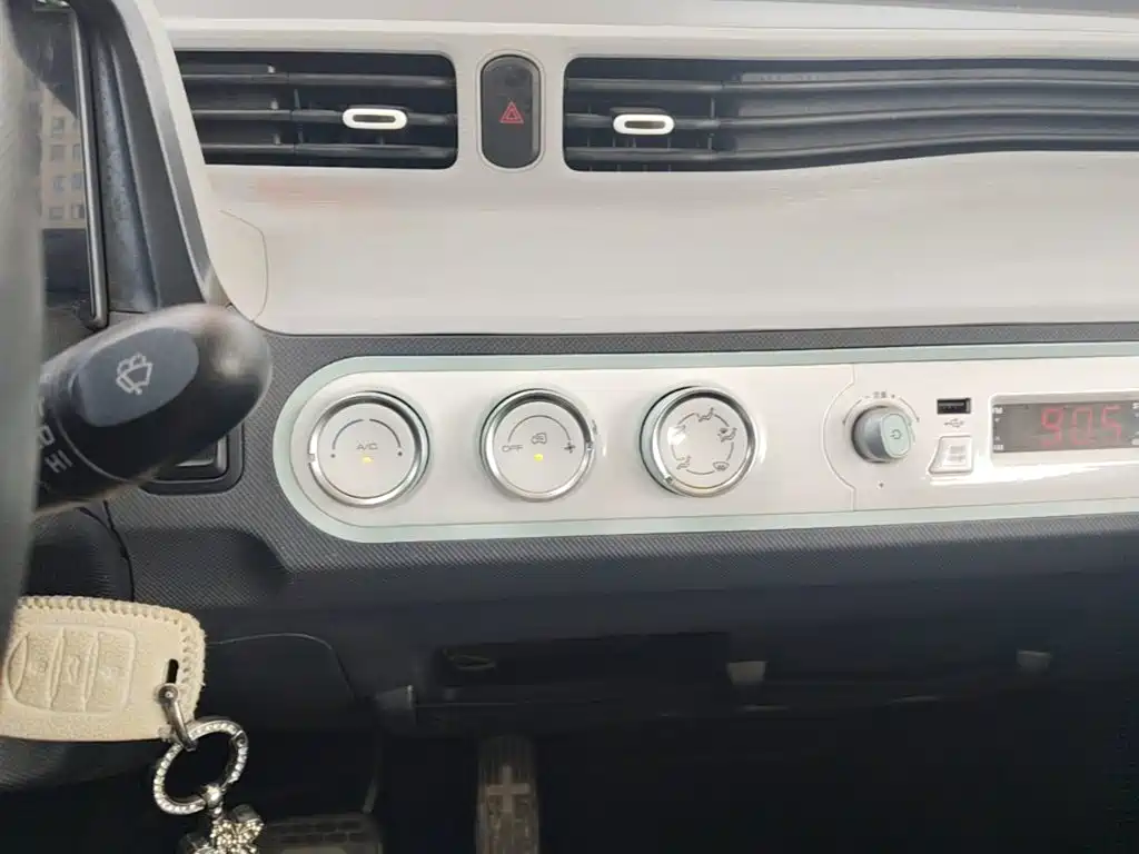 Wuling MINIEV — миниатюра 13