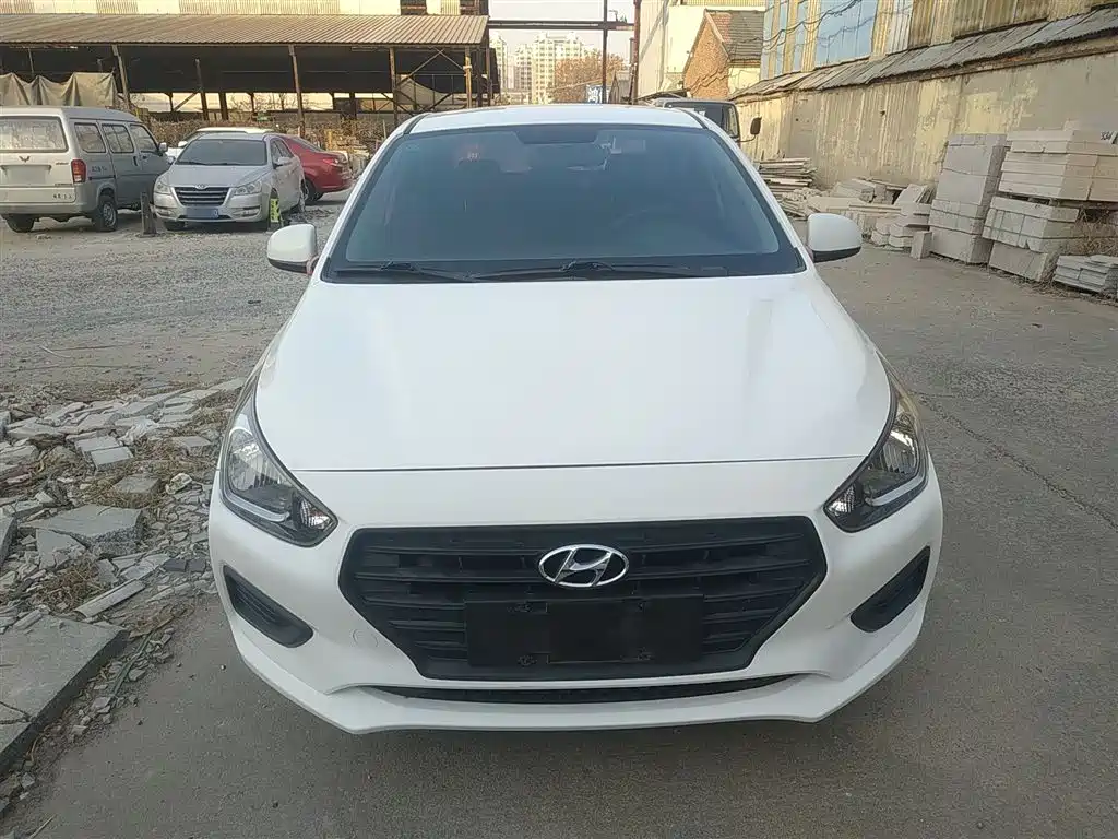 HYUNDAI RENA