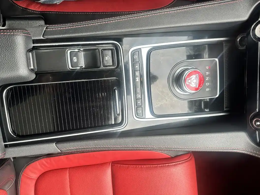 Jaguar F-PACE — миниатюра 12