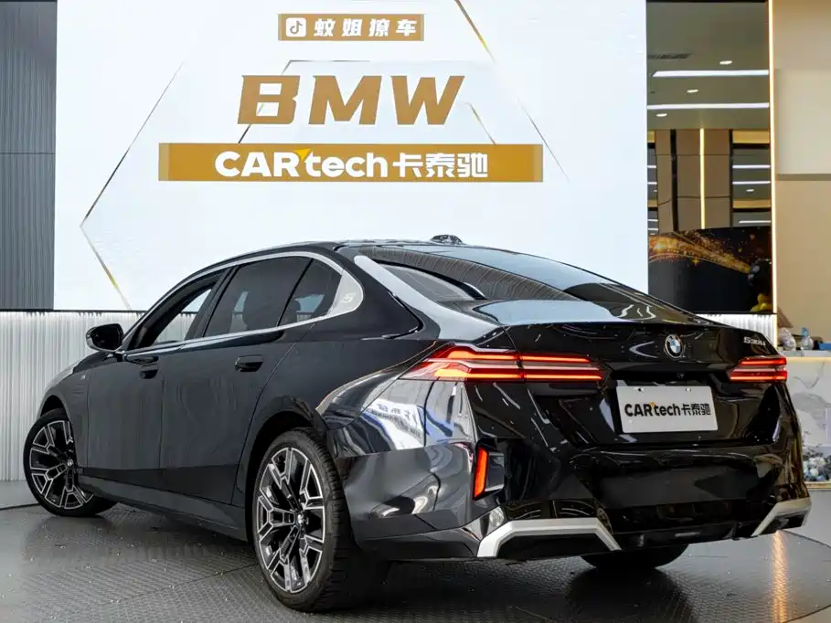 BMW 5 Series — миниатюра 6