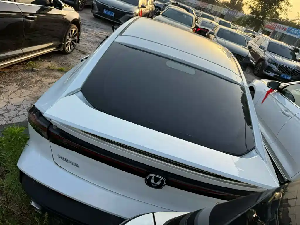 Changan UNI-V 2023 1.5T Luxury