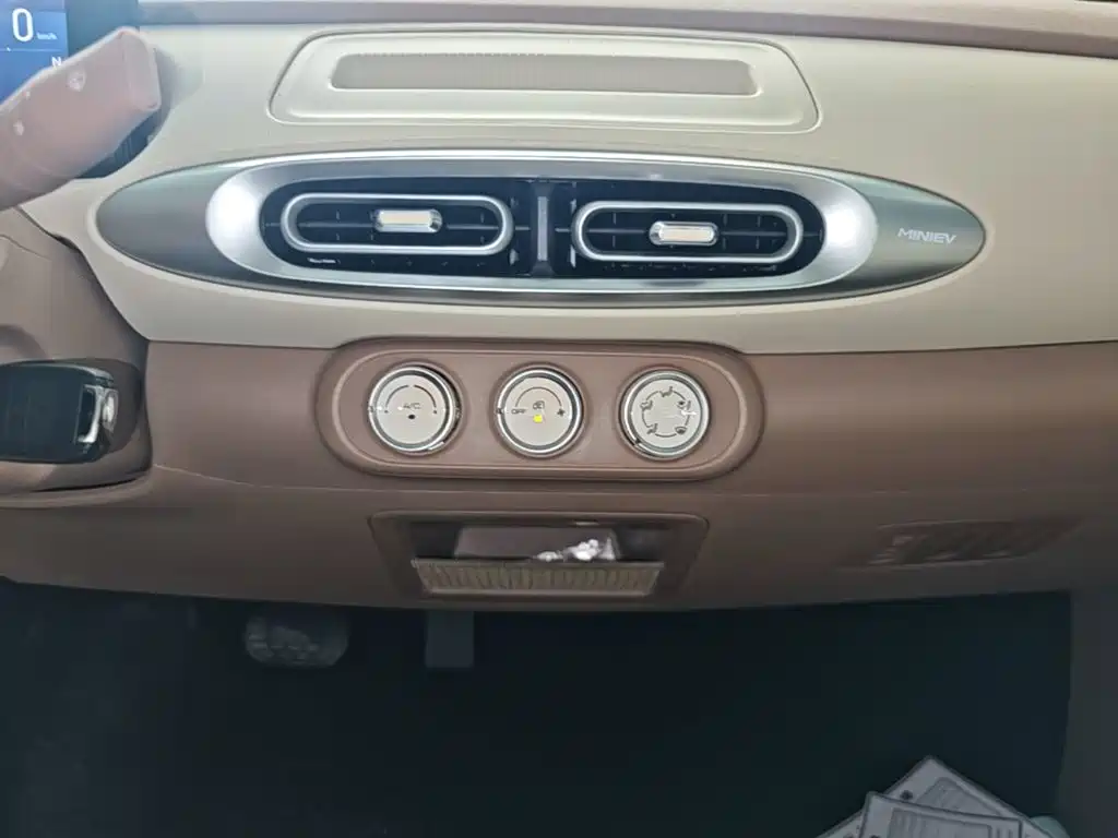Wuling MINIEV — миниатюра 13