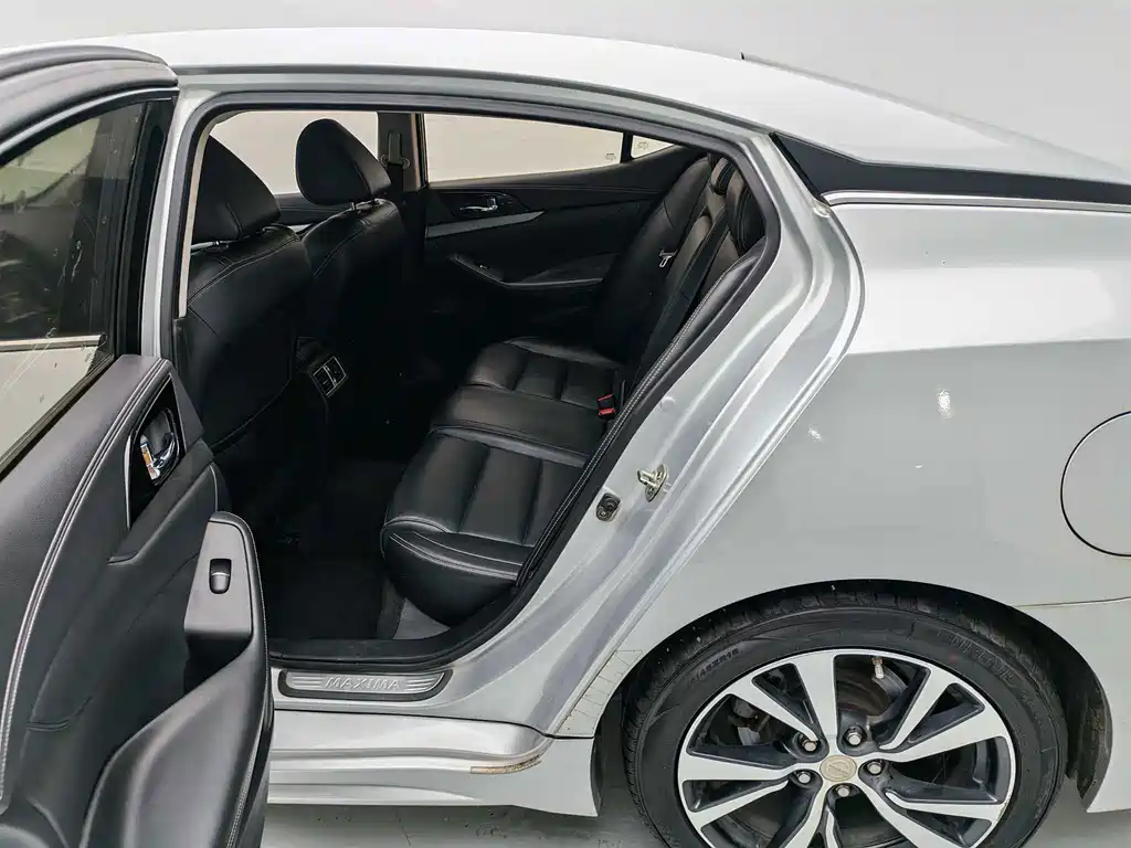 Nissan Cima 2.5L XE Elite Edition, фото 10