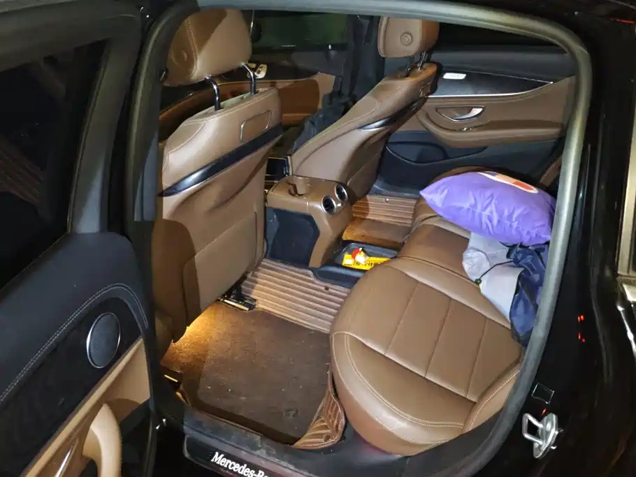 Mercedes-Benz E-Class — миниатюра 11