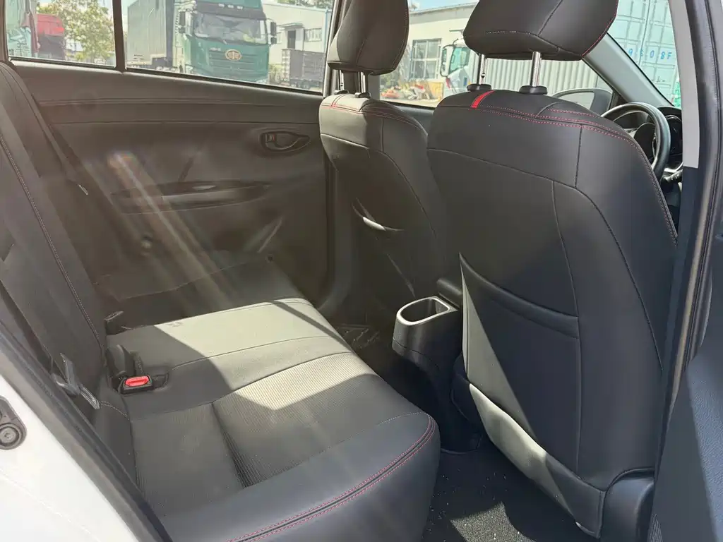 Toyota Yaris L — миниатюра 14