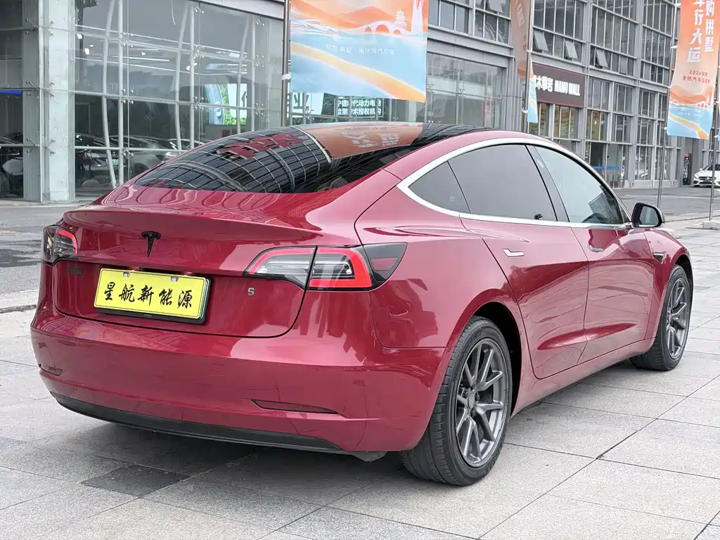 Tesla Model 3 — миниатюра 6