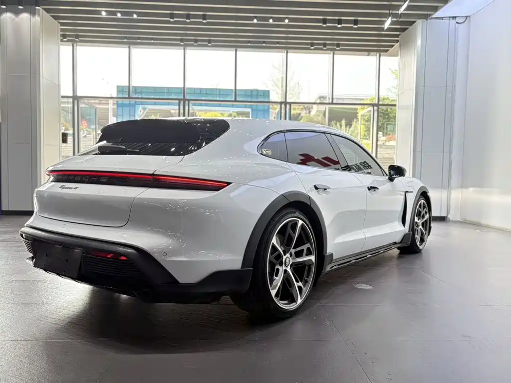 Porsche Taycan — миниатюра 4