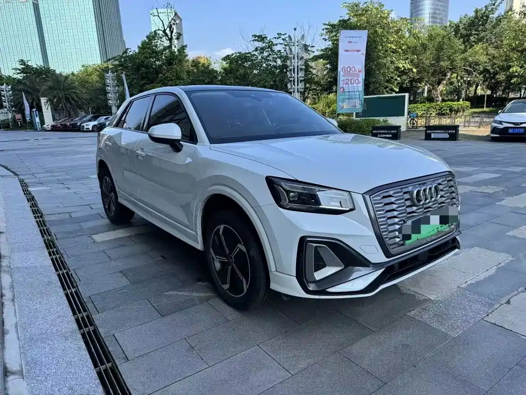 Audi Q2L e-tron — миниатюра 3