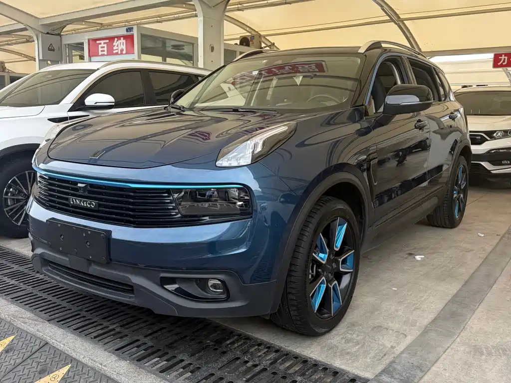 Lynk & Co 01