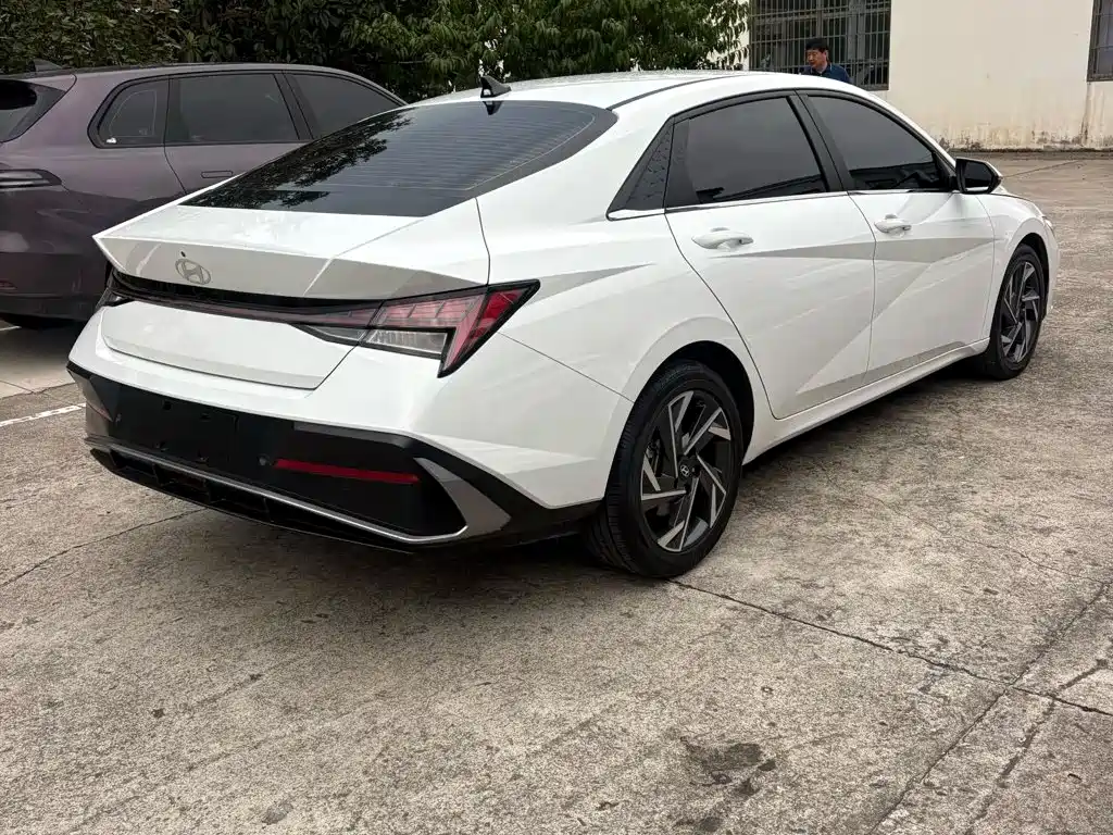 Hyundai Elantra — миниатюра 2