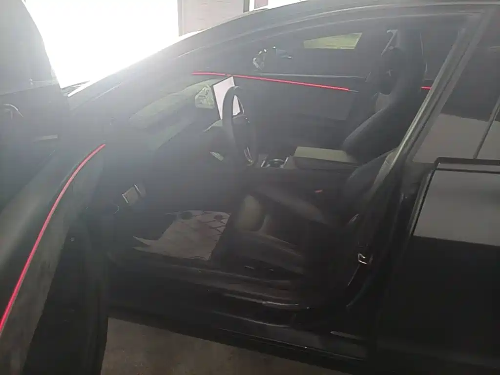 Tesla Model 3 — миниатюра 16