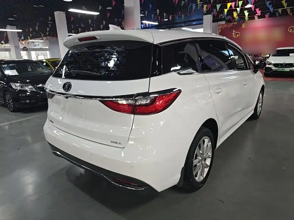 BYD MAX — миниатюра 7