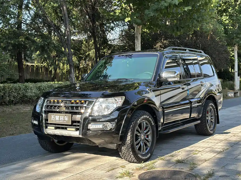 Mitsubishi Pajero (Import)