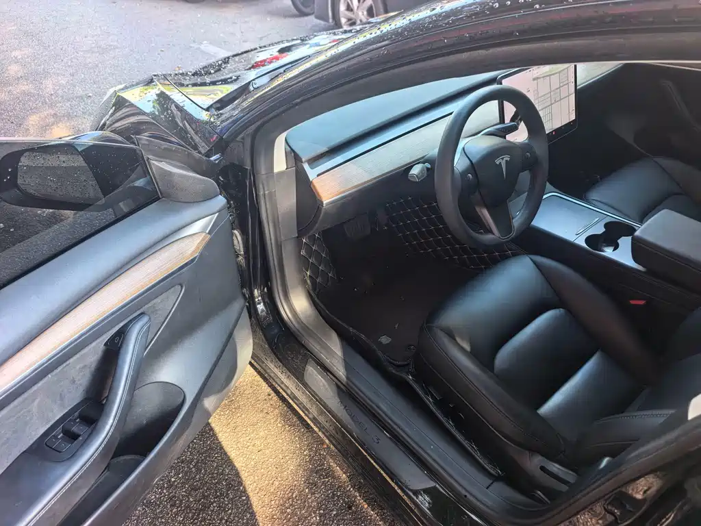 Tesla Model 3 — миниатюра 2