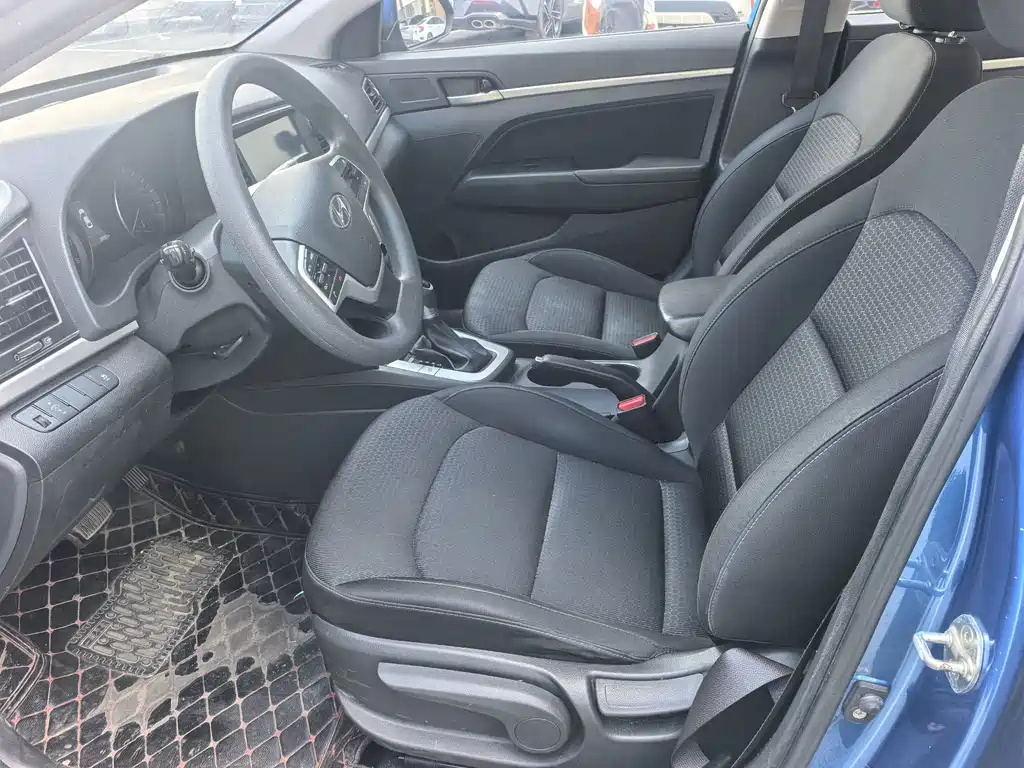 Hyundai Elantra — миниатюра 8