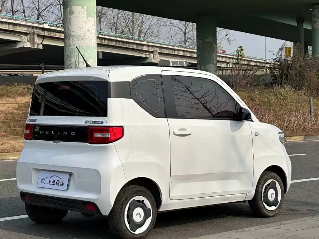 Wuling MINIEV — миниатюра 6