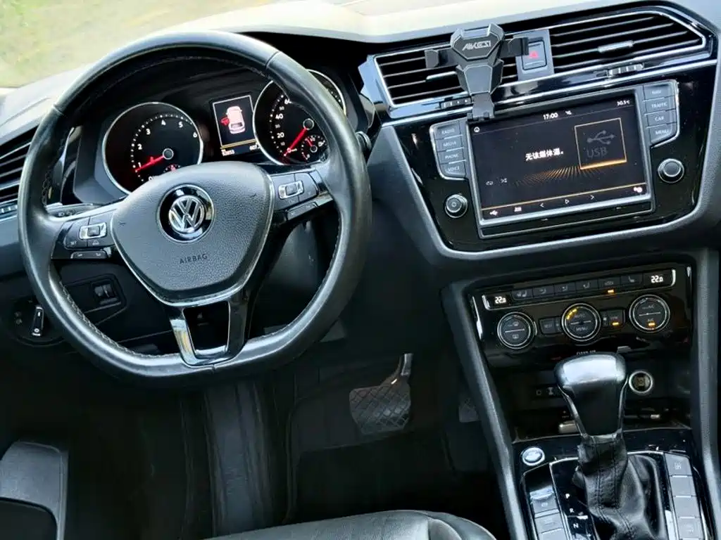 Volkswagen Tiguan L — миниатюра 6