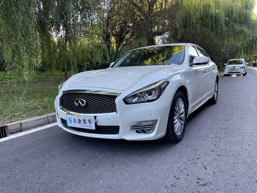 Infiniti Q70