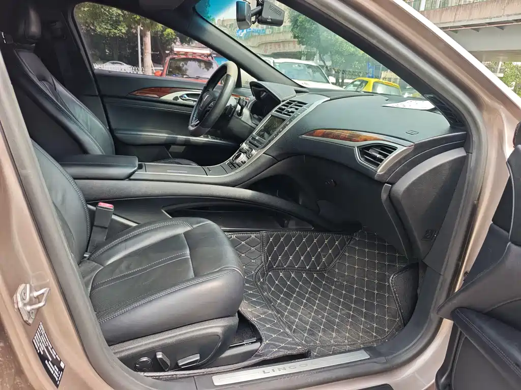 Lincoln MKZ — миниатюра 4