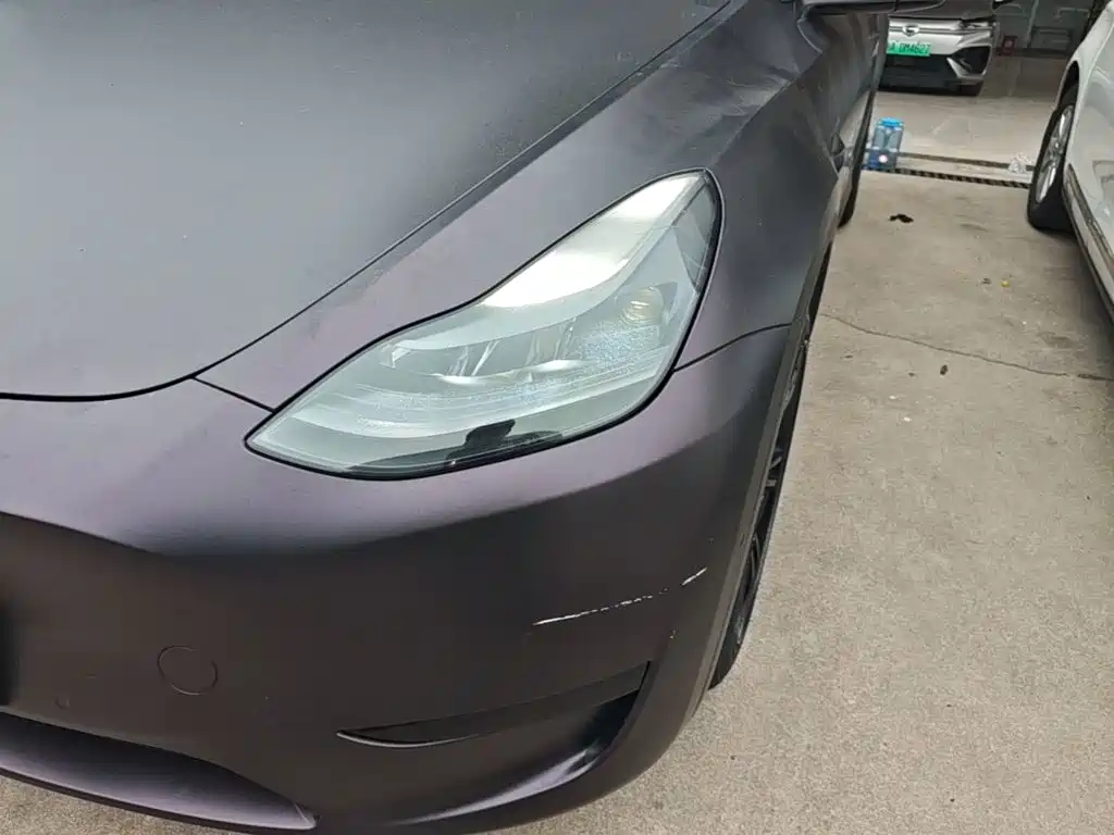 Tesla Model Y — миниатюра 24