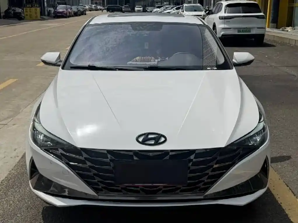 Hyundai Elantra - фото 3