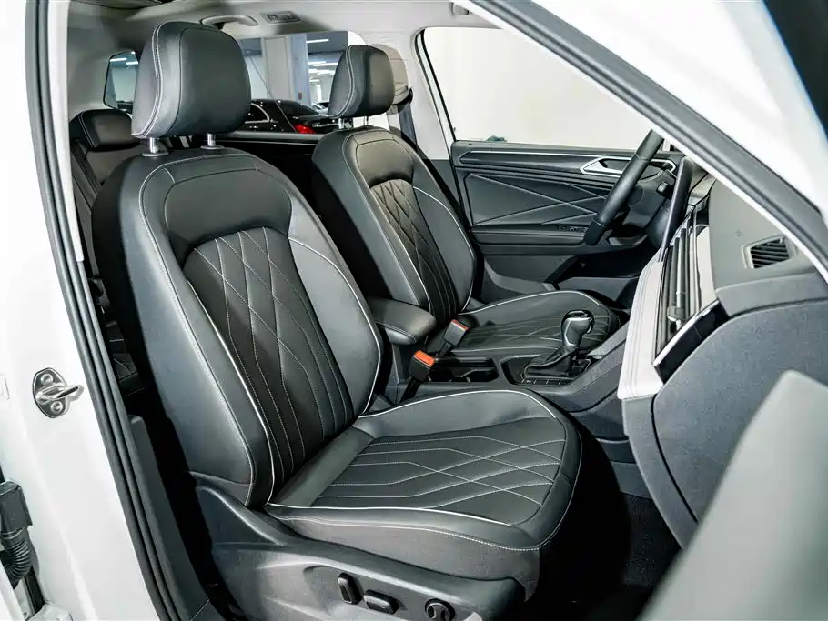 Volkswagen Tiguan L 2024 — фото 19