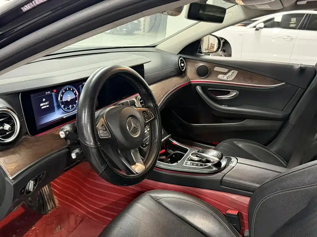 Mercedes-Benz E-Class — миниатюра 8