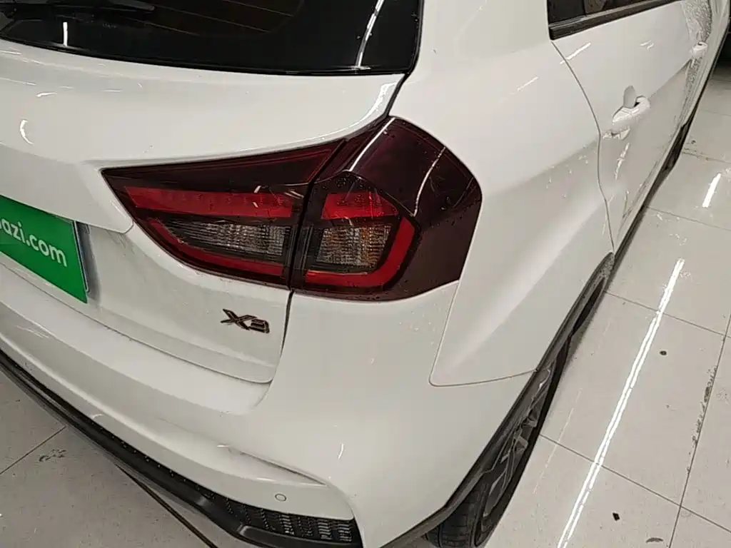Geely Vision X3 — миниатюра 8