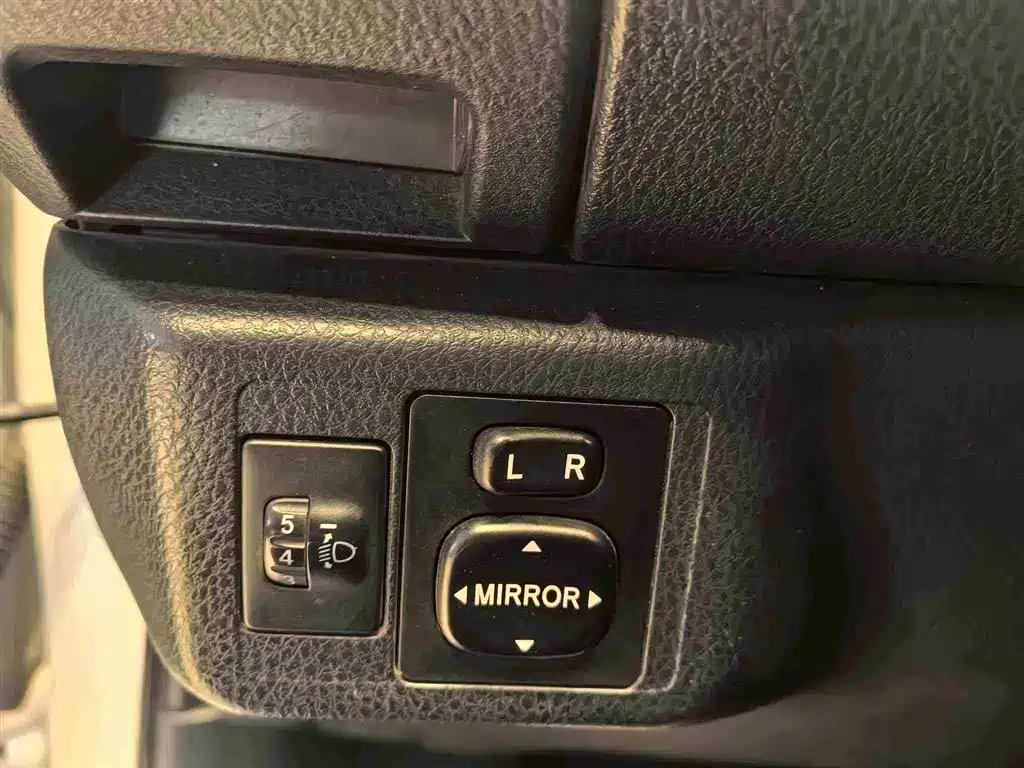 TOYOTA YARIS L ZHIXUAN