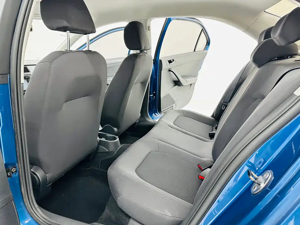 Volkswagen Santana — миниатюра 9