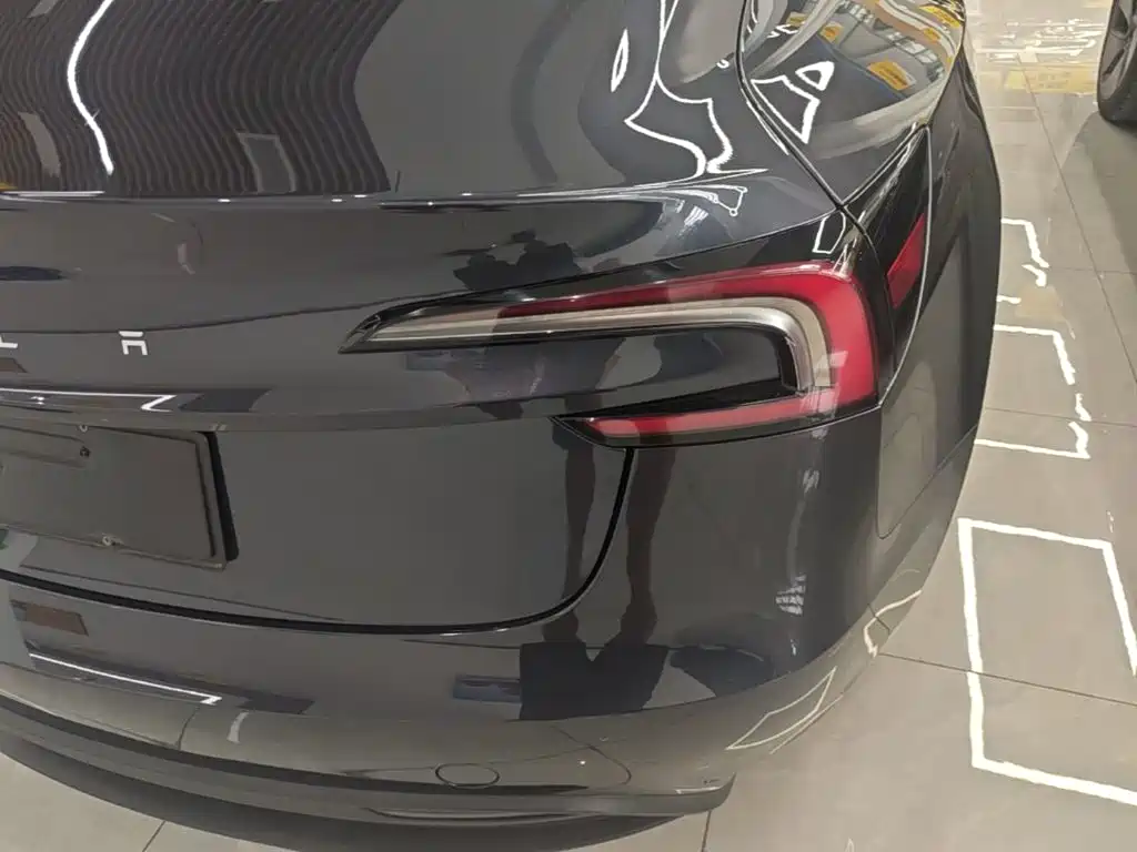 Tesla Model 3 — миниатюра 8
