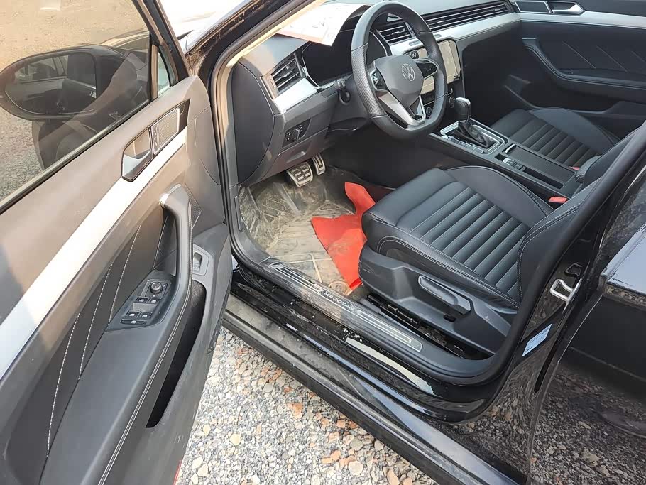 Volkswagen Magotan 1.4 л 2025 г. Чёрный, пробег 22100 км