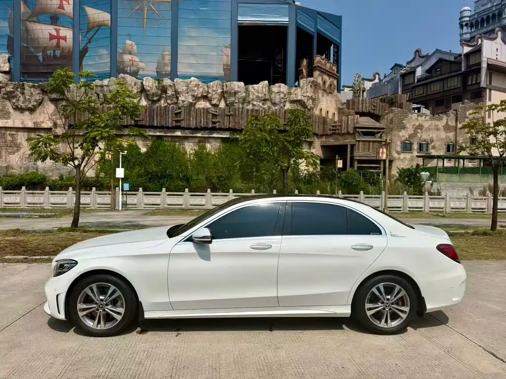 Mercedes-Benz C-Class — миниатюра 7