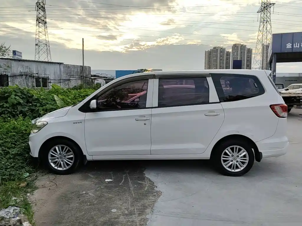 Wuling Hongguang — миниатюра 5