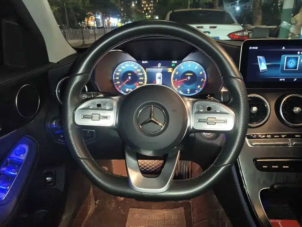 Mercedes-Benz C-Class — миниатюра 6