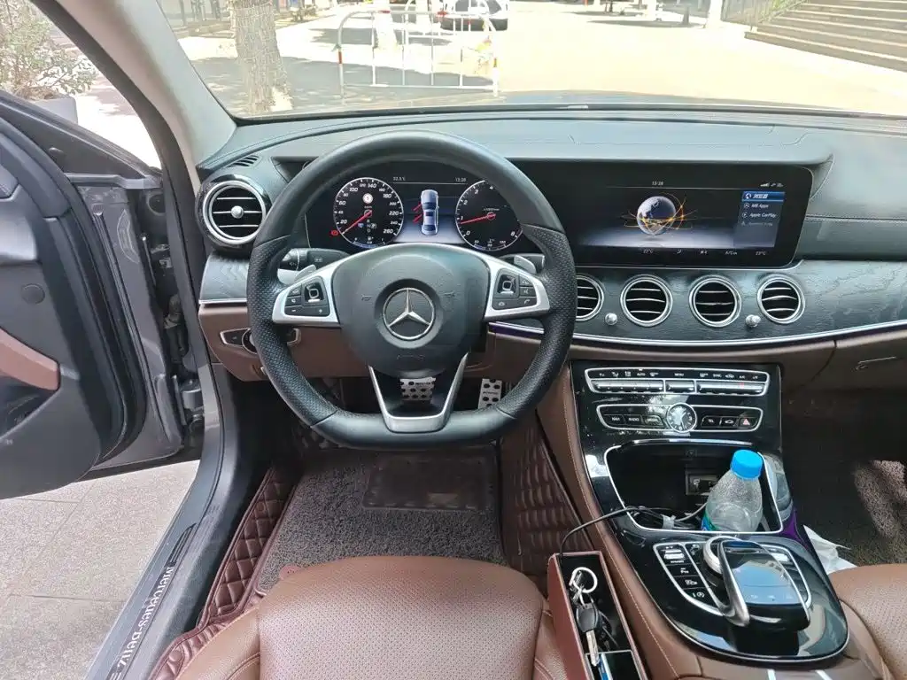 Mercedes-Benz E-Class — миниатюра 7