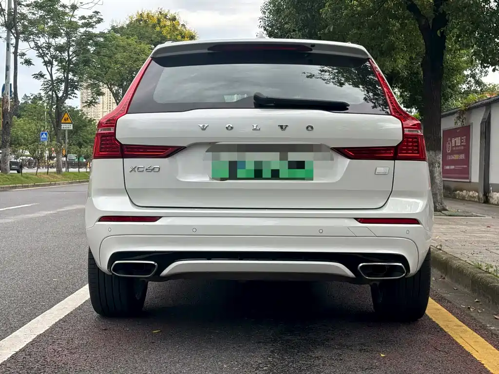 Volvo XC60 PHEV — миниатюра 8