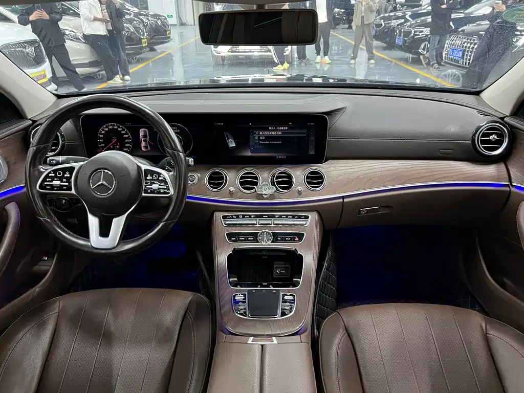 MERCEDES-BENZ E CLASS