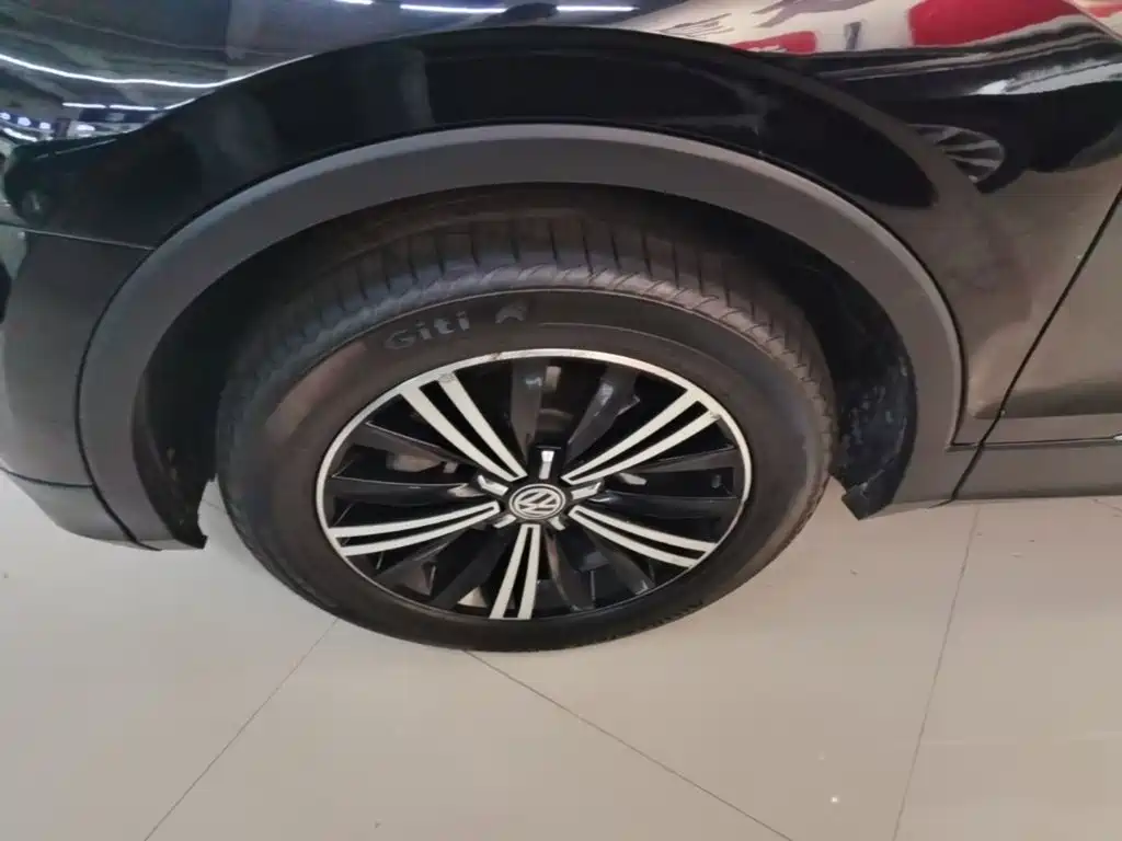 Volkswagen Tiguan L — миниатюра 23