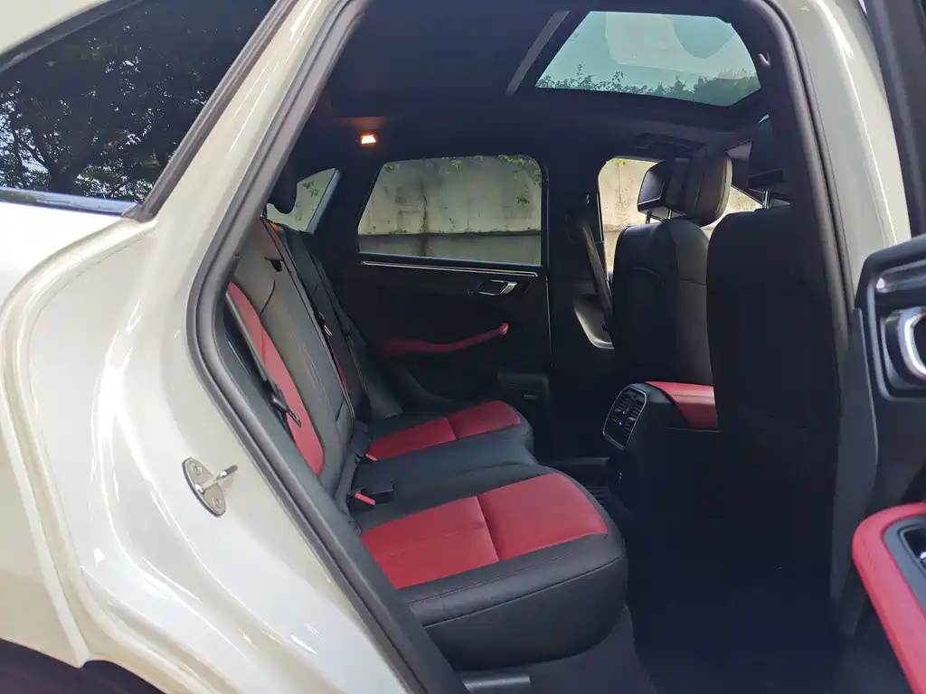 Porsche Macan — миниатюра 9